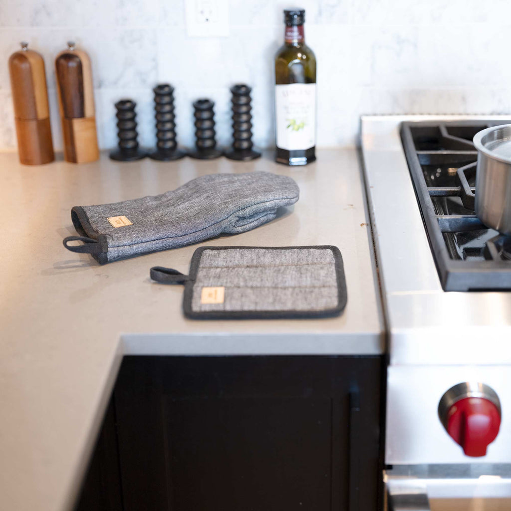 plastic-free organic linen oven mitts and pot holders