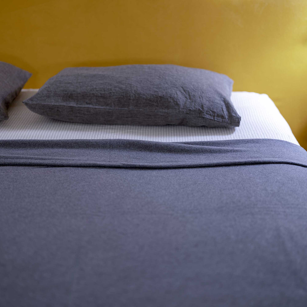 plastic-free 100% organic cotton blanket