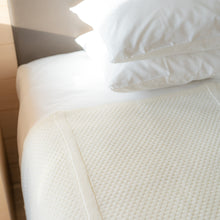 Load image into Gallery viewer, organic merino wool blanket plastic-free