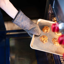 Load image into Gallery viewer, organic linen oven mitt