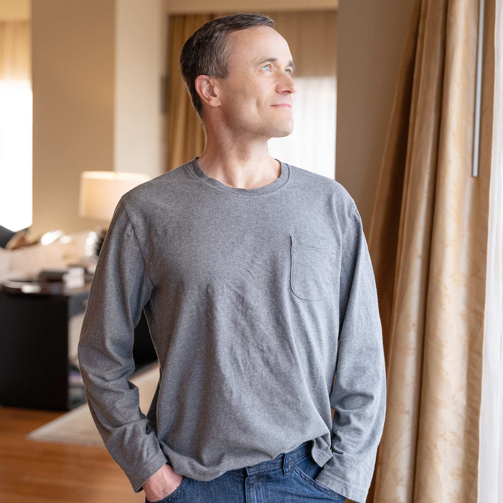100% organic cotton long-sleeve t-shirt with pocket