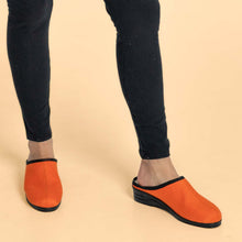 Load image into Gallery viewer, leather free clog sandals